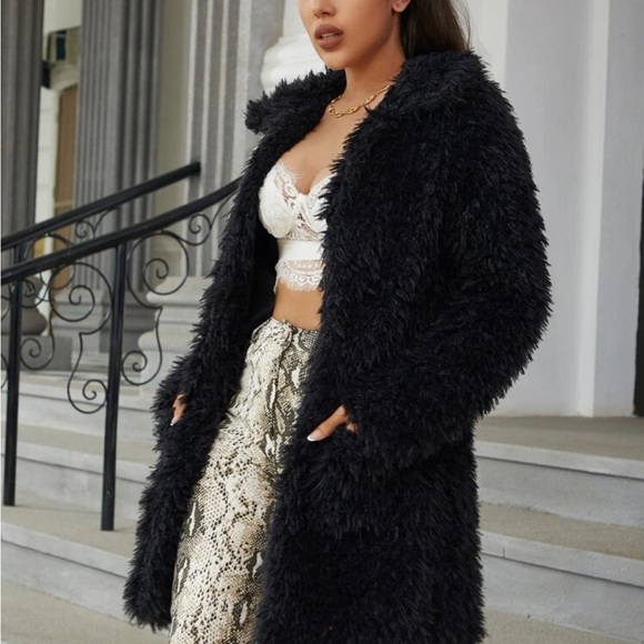 Luxe vegan fur coat - Picture 7 of 8